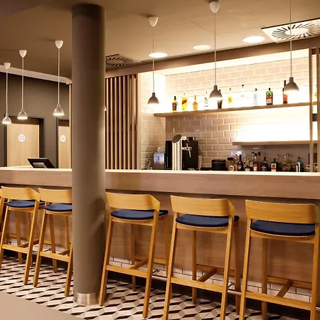 호텔 Express - By Ihg 3*