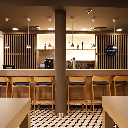 Express - By Ihg 호텔