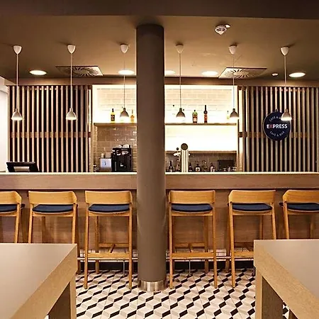 Express - By Ihg 3*