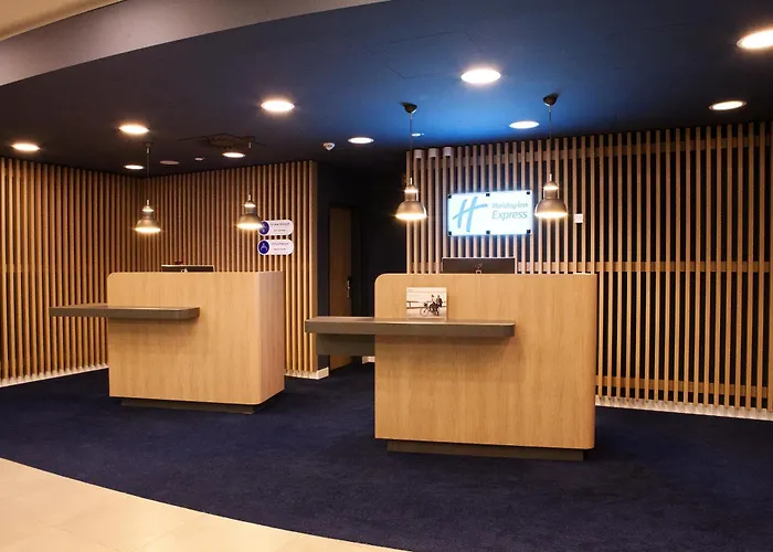 Express - By Ihg מלון