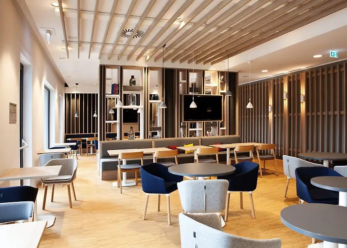 Express - By Ihg מלון