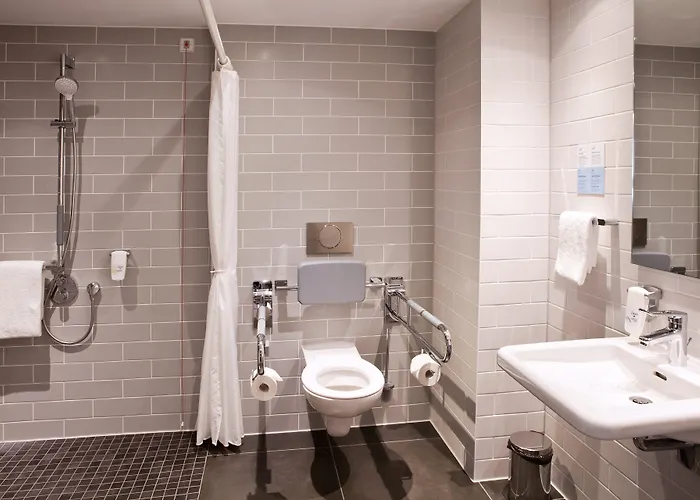 מלון Express - By Ihg 3*