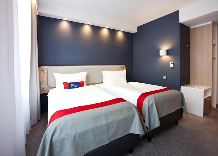 מלון Express - By Ihg 3*